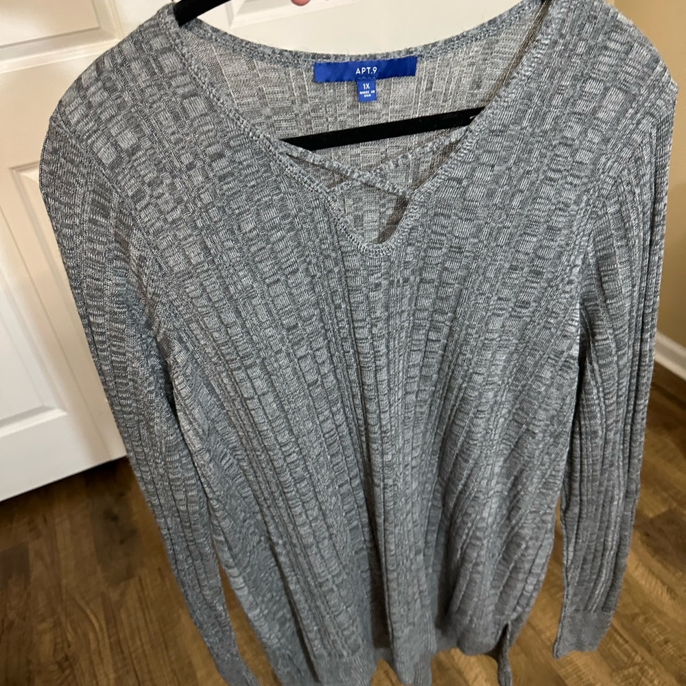 Apt. 9 Women's Gray V-Neck Sweater